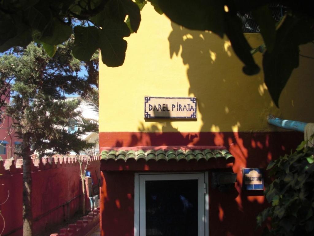 Dar El Pirata Hostel Asilah Esterno foto